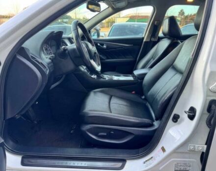 Белый Инфинити Q50, объемом двигателя 2 л и пробегом 38 тыс. км за 12900 $, фото 8 на Automoto.ua