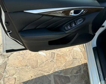 Белый Инфинити Q50, объемом двигателя 3 л и пробегом 103 тыс. км за 18333 $, фото 21 на Automoto.ua