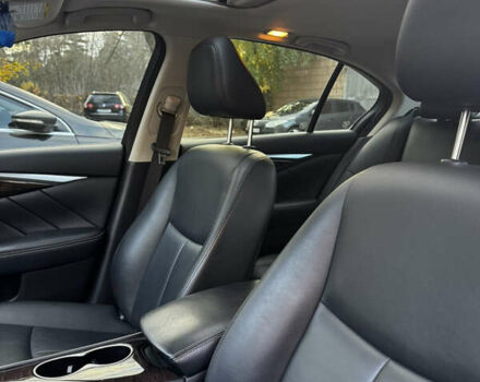 Белый Инфинити Q50, объемом двигателя 3 л и пробегом 85 тыс. км за 19000 $, фото 2 на Automoto.ua