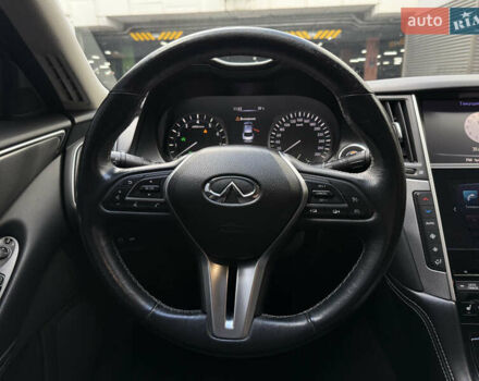 Белый Инфинити Q50, объемом двигателя 2 л и пробегом 117 тыс. км за 18000 $, фото 13 на Automoto.ua