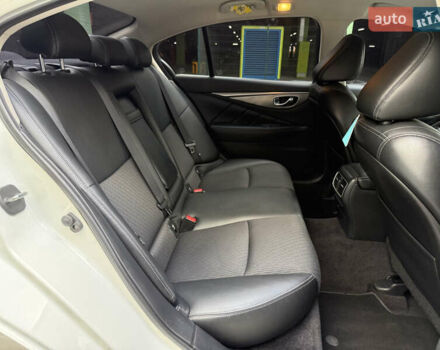 Белый Инфинити Q50, объемом двигателя 2 л и пробегом 117 тыс. км за 18000 $, фото 11 на Automoto.ua