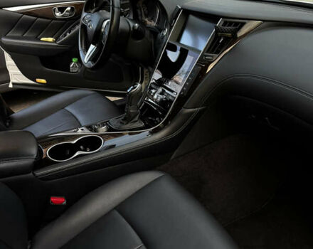 Белый Инфинити Q50, объемом двигателя 3 л и пробегом 85 тыс. км за 19000 $, фото 4 на Automoto.ua