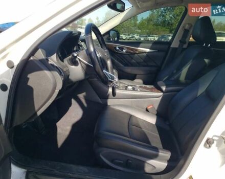 Белый Инфинити Q50, объемом двигателя 3 л и пробегом 86 тыс. км за 2750 $, фото 6 на Automoto.ua