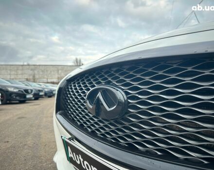 Белый Инфинити Q50, объемом двигателя 3 л и пробегом 143 тыс. км за 14200 $, фото 12 на Automoto.ua