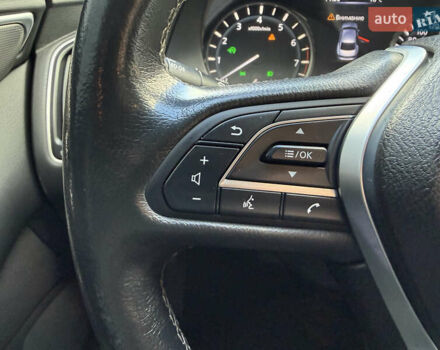 Белый Инфинити Q50, объемом двигателя 2 л и пробегом 117 тыс. км за 18000 $, фото 17 на Automoto.ua