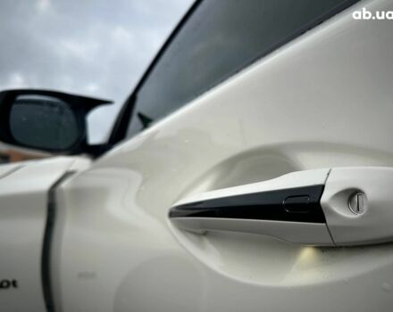 Белый Инфинити Q50, объемом двигателя 3 л и пробегом 143 тыс. км за 14200 $, фото 31 на Automoto.ua