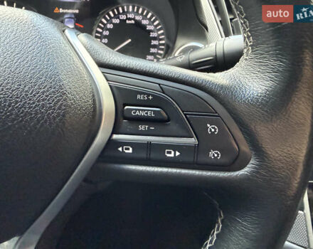 Белый Инфинити Q50, объемом двигателя 2 л и пробегом 117 тыс. км за 18000 $, фото 18 на Automoto.ua