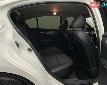 Белый Инфинити Q50, объемом двигателя 2 л и пробегом 156 тыс. км за 18514 $, фото 21 на Automoto.ua