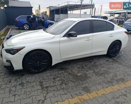 Белый Инфинити Q50, объемом двигателя 3 л и пробегом 74 тыс. км за 18500 $, фото 2 на Automoto.ua