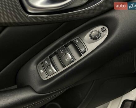 Белый Инфинити Q50, объемом двигателя 2 л и пробегом 156 тыс. км за 18514 $, фото 15 на Automoto.ua