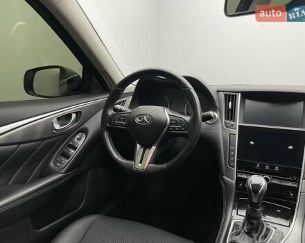 Белый Инфинити Q50, объемом двигателя 2 л и пробегом 156 тыс. км за 18514 $, фото 10 на Automoto.ua