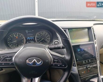 Белый Инфинити Q50, объемом двигателя 3 л и пробегом 74 тыс. км за 18500 $, фото 6 на Automoto.ua