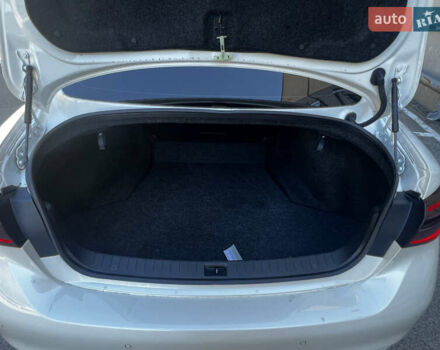 Белый Инфинити Q50, объемом двигателя 3 л и пробегом 83 тыс. км за 29100 $, фото 3 на Automoto.ua