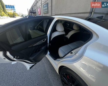 Белый Инфинити Q50, объемом двигателя 3 л и пробегом 83 тыс. км за 29100 $, фото 23 на Automoto.ua