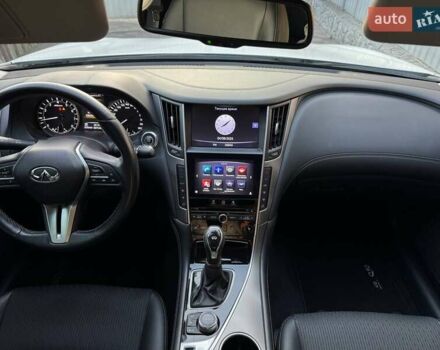 Белый Инфинити Q50, объемом двигателя 1.99 л и пробегом 41 тыс. км за 21500 $, фото 13 на Automoto.ua