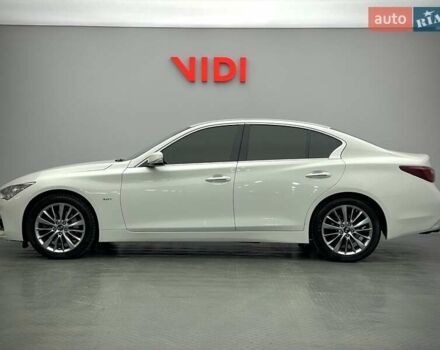 Белый Инфинити Q50, объемом двигателя 2 л и пробегом 156 тыс. км за 18514 $, фото 2 на Automoto.ua