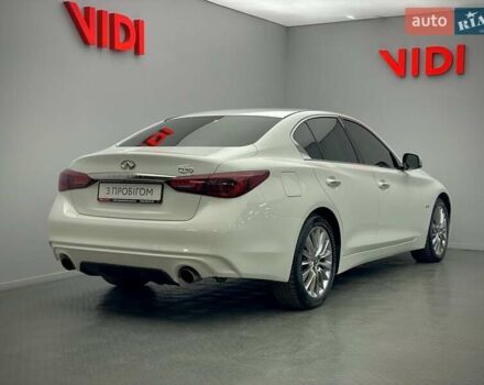 Белый Инфинити Q50, объемом двигателя 2 л и пробегом 156 тыс. км за 18514 $, фото 1 на Automoto.ua