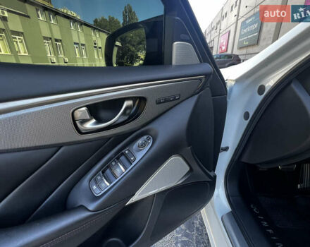 Белый Инфинити Q50, объемом двигателя 3 л и пробегом 83 тыс. км за 29100 $, фото 19 на Automoto.ua