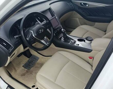 Белый Инфинити Q50, объемом двигателя 3 л и пробегом 74 тыс. км за 18500 $, фото 7 на Automoto.ua