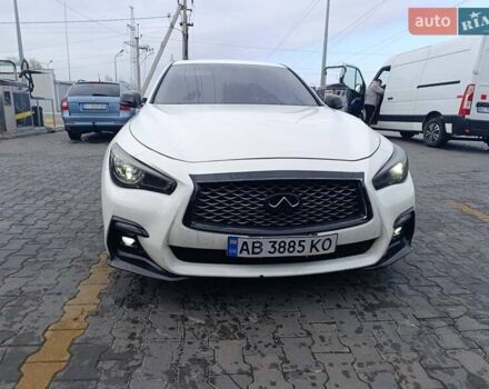 Белый Инфинити Q50, объемом двигателя 3 л и пробегом 74 тыс. км за 18500 $, фото 4 на Automoto.ua