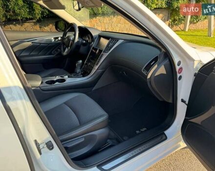 Белый Инфинити Q50, объемом двигателя 1.99 л и пробегом 41 тыс. км за 21500 $, фото 12 на Automoto.ua