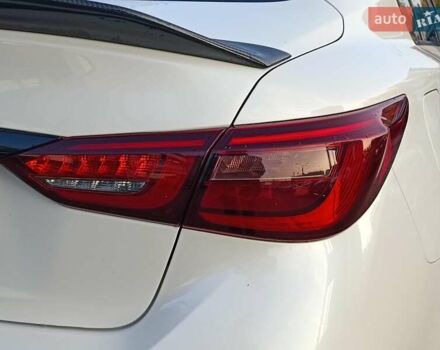 Белый Инфинити Q50, объемом двигателя 3 л и пробегом 71 тыс. км за 19490 $, фото 7 на Automoto.ua