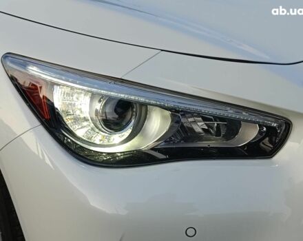 Белый Инфинити Q50, объемом двигателя 3 л и пробегом 71 тыс. км за 19490 $, фото 3 на Automoto.ua