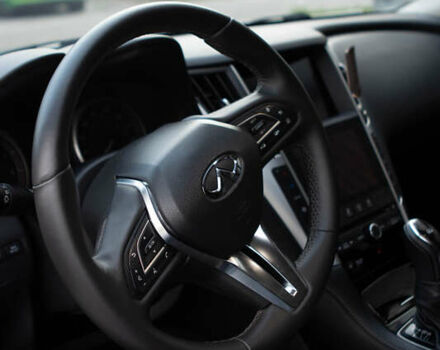 Белый Инфинити Q50, объемом двигателя 3 л и пробегом 111 тыс. км за 16000 $, фото 13 на Automoto.ua