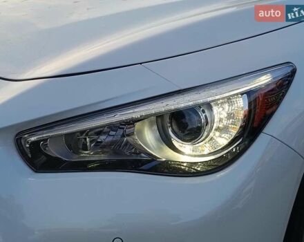 Белый Инфинити Q50, объемом двигателя 3 л и пробегом 71 тыс. км за 19490 $, фото 2 на Automoto.ua