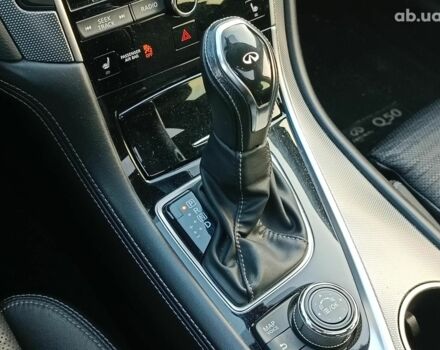 Белый Инфинити Q50, объемом двигателя 3 л и пробегом 71 тыс. км за 19490 $, фото 22 на Automoto.ua