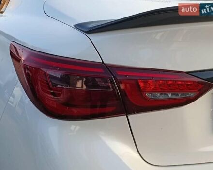 Белый Инфинити Q50, объемом двигателя 3 л и пробегом 71 тыс. км за 19490 $, фото 8 на Automoto.ua