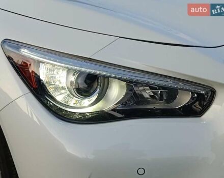 Белый Инфинити Q50, объемом двигателя 3 л и пробегом 71 тыс. км за 19490 $, фото 3 на Automoto.ua