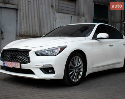 Белый Инфинити Q50, объемом двигателя 3 л и пробегом 111 тыс. км за 16000 $, фото 2 на Automoto.ua