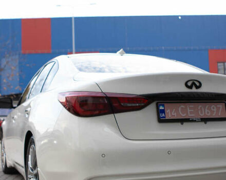 Белый Инфинити Q50, объемом двигателя 3 л и пробегом 111 тыс. км за 16000 $, фото 6 на Automoto.ua