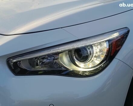 Белый Инфинити Q50, объемом двигателя 3 л и пробегом 71 тыс. км за 19490 $, фото 2 на Automoto.ua