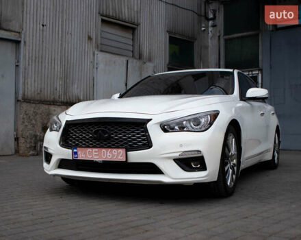 Белый Инфинити Q50, объемом двигателя 3 л и пробегом 111 тыс. км за 16000 $, фото 1 на Automoto.ua