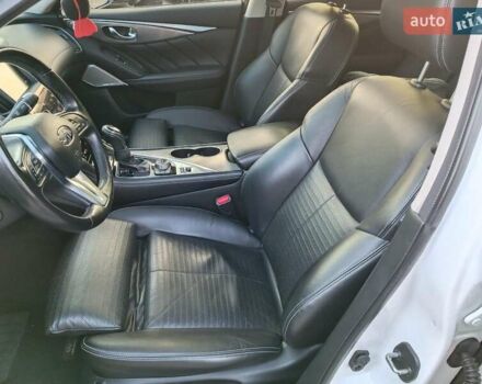 Белый Инфинити Q50, объемом двигателя 3 л и пробегом 71 тыс. км за 19490 $, фото 11 на Automoto.ua