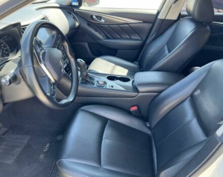 Белый Инфинити Q50, объемом двигателя 3 л и пробегом 28 тыс. км за 8500 $, фото 9 на Automoto.ua