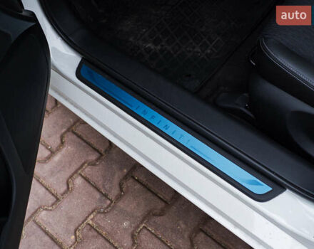 Белый Инфинити Q50, объемом двигателя 1.99 л и пробегом 12 тыс. км за 26500 $, фото 17 на Automoto.ua