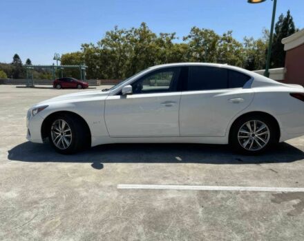 Белый Инфинити Q50, объемом двигателя 3 л и пробегом 28 тыс. км за 8500 $, фото 2 на Automoto.ua