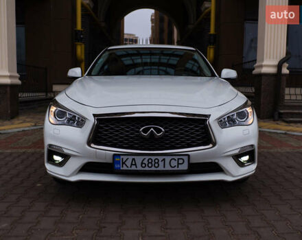 Белый Инфинити Q50, объемом двигателя 1.99 л и пробегом 12 тыс. км за 26500 $, фото 3 на Automoto.ua
