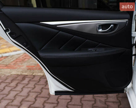 Белый Инфинити Q50, объемом двигателя 1.99 л и пробегом 12 тыс. км за 26500 $, фото 15 на Automoto.ua