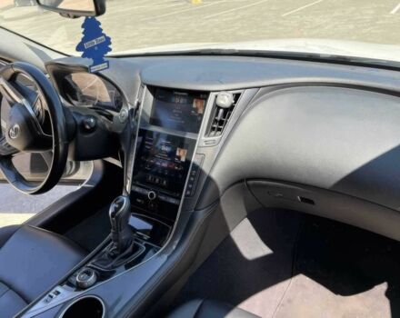 Белый Инфинити Q50, объемом двигателя 3 л и пробегом 28 тыс. км за 8500 $, фото 7 на Automoto.ua