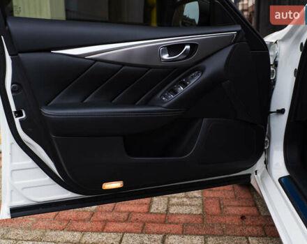 Белый Инфинити Q50, объемом двигателя 1.99 л и пробегом 12 тыс. км за 26500 $, фото 16 на Automoto.ua