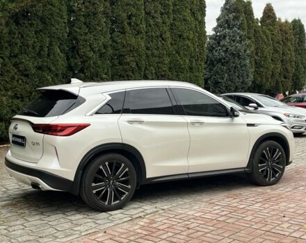 Белый Инфинити Q50, объемом двигателя 2 л и пробегом 198 тыс. км за 22999 $, фото 3 на Automoto.ua