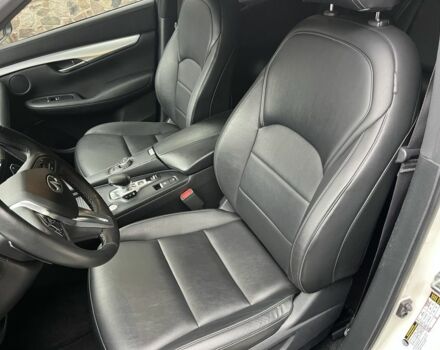 Белый Инфинити Q50, объемом двигателя 2 л и пробегом 198 тыс. км за 22999 $, фото 13 на Automoto.ua