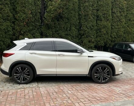 Белый Инфинити Q50, объемом двигателя 2 л и пробегом 198 тыс. км за 22999 $, фото 2 на Automoto.ua