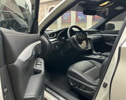 Белый Инфинити Q50, объемом двигателя 2 л и пробегом 198 тыс. км за 22999 $, фото 9 на Automoto.ua