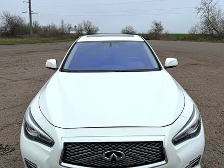 Белый Инфинити Q50, объемом двигателя 2.1 л и пробегом 220 тыс. км за 12999 $, фото 1 на Automoto.ua