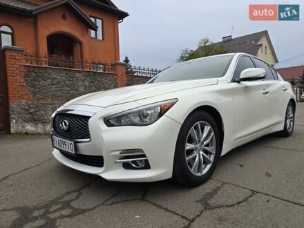 Белый Инфинити Q50, объемом двигателя 3.7 л и пробегом 124 тыс. км за 15600 $, фото 1 на Automoto.ua